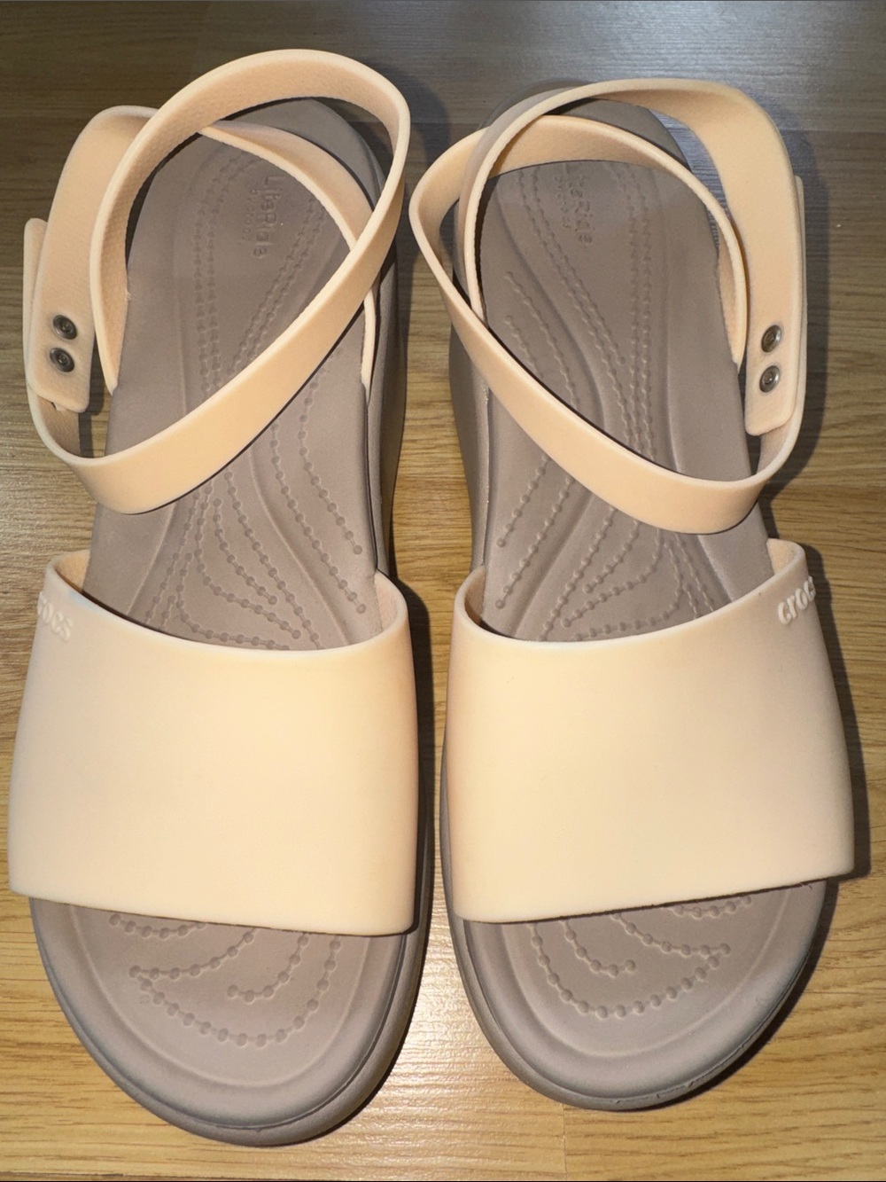 CROCS size 9 Women's Brooklyn Cream Wedge Sandals like new worn once - Picture 3 of 7